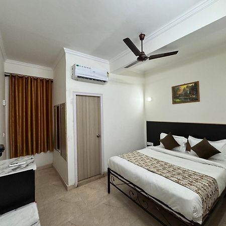 Airport Hotel Annexe New Delhi Eksteriør billede